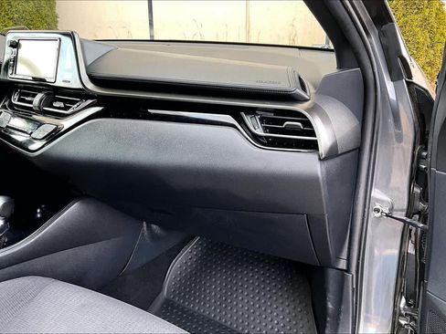 Certified 2018 Toyota C-HR XLE image 17