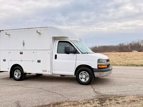 Used 2017 Chevrolet Express 3500 image 6