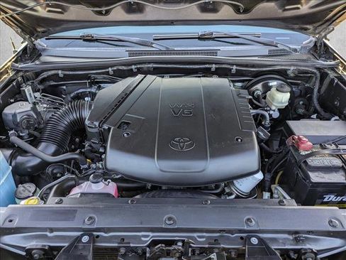 Used 2015 Toyota Tacoma PreRunner image 22