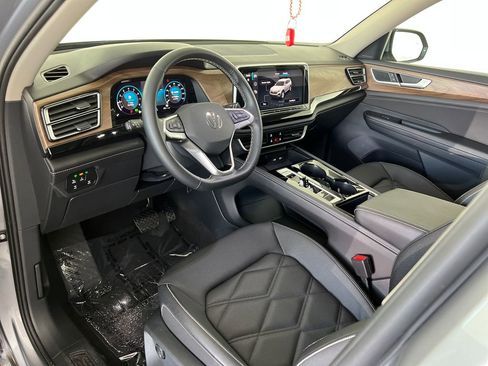 Used 2025 Volkswagen Atlas SE image 20