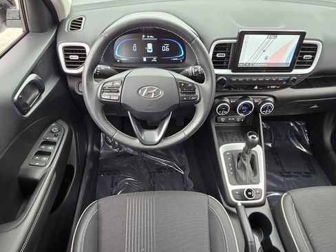 Certified 2025 Hyundai Venue Limited image 8