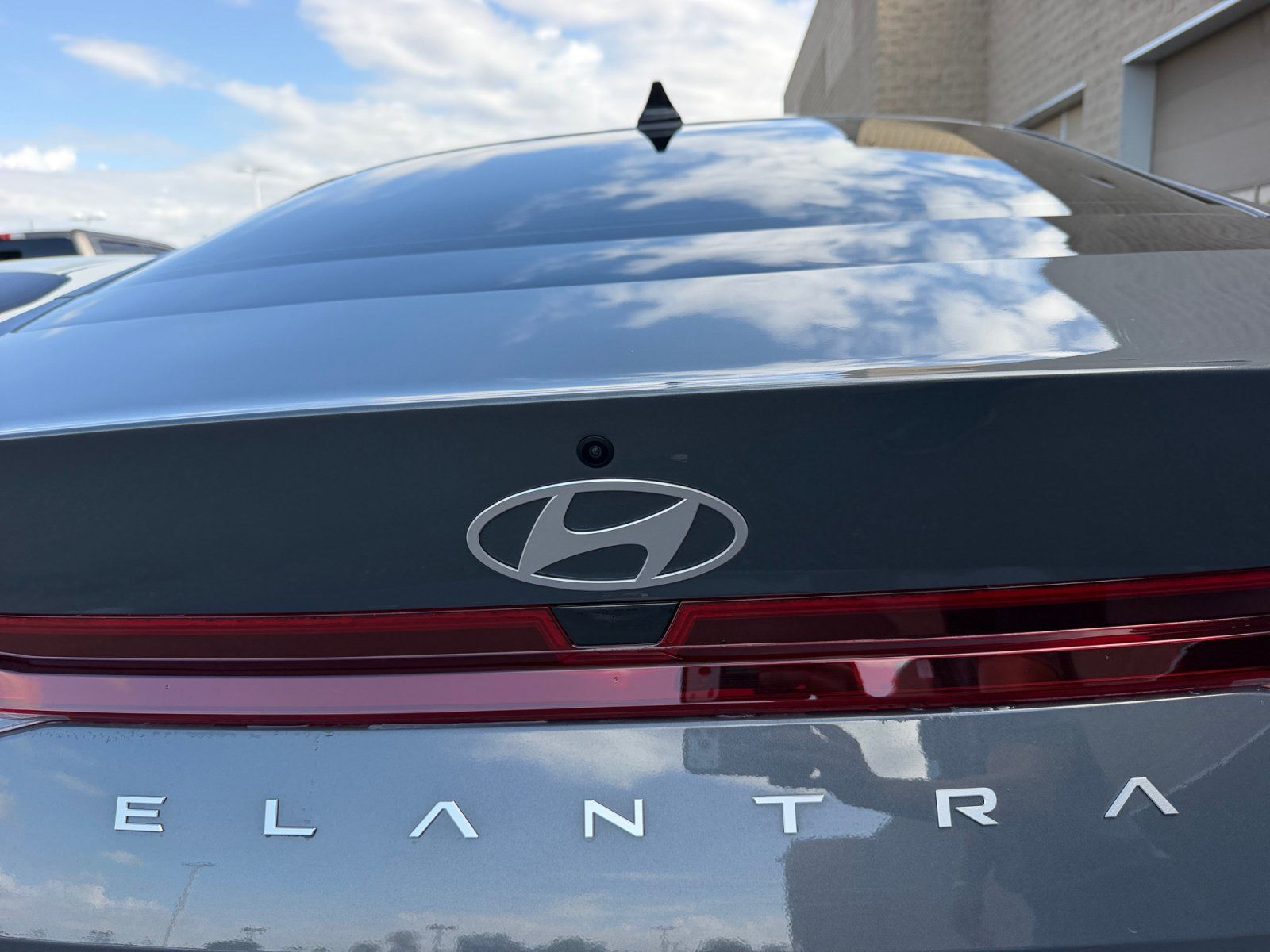 Certified 2025 Hyundai Elantra SE FWD image 24