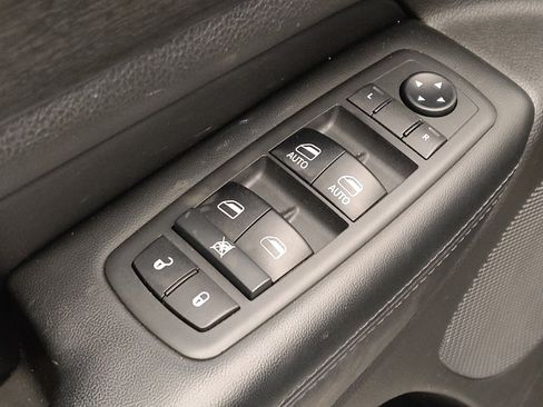 Used 2018 Jeep Grand Cherokee Laredo AWD/4WD image 27