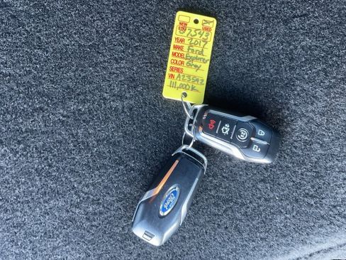 Used 2017 Ford Explorer Limited image 23