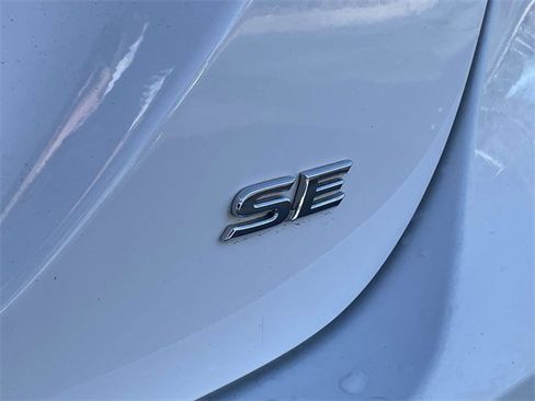 Used 2022 Toyota Camry SE image 12