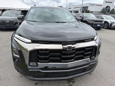 Used 2026 Chevrolet Equinox ACTIV w/ Convenience Package III AWD/4WD image 2
