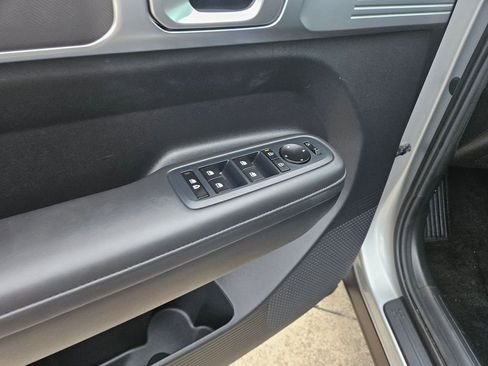 Used 2025 Hyundai Santa Fe SEL FWD image 15