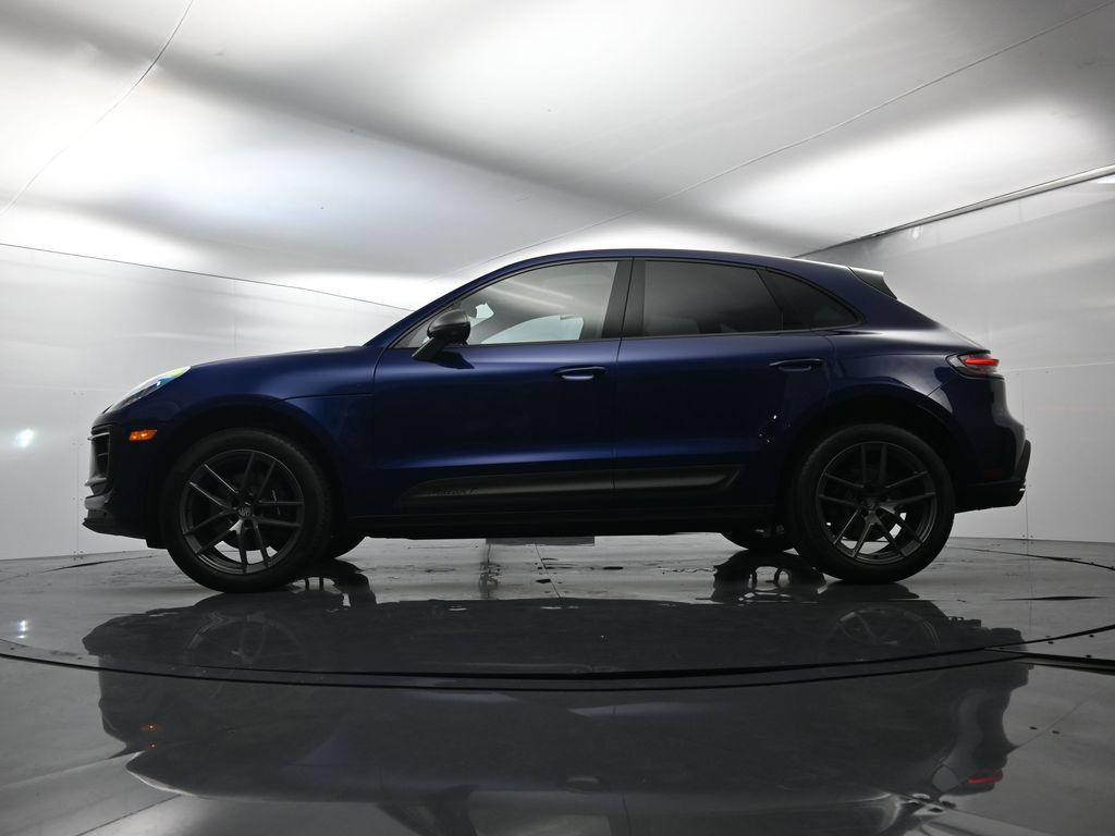 Certified 2025 Porsche Macan AWD/4WD image 46