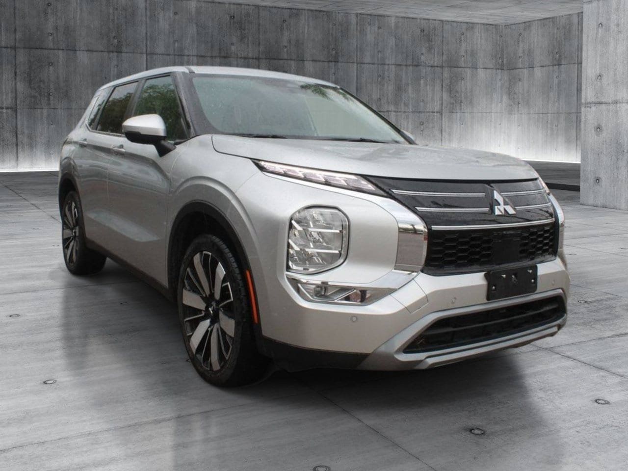 Used 2025 Mitsubishi Outlander SE FWD image 7