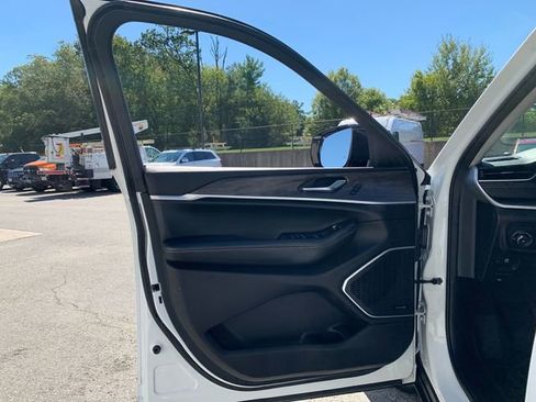 Used 2022 Jeep Grand Cherokee L Limited image 28