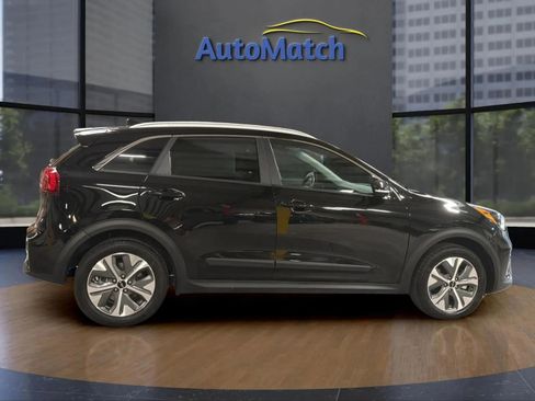 Used 2022 Kia Niro EX Premium w/ Cold Weather Package FWD image 11