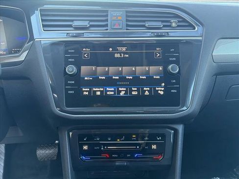 Used 2024 Volkswagen Tiguan SE image 18