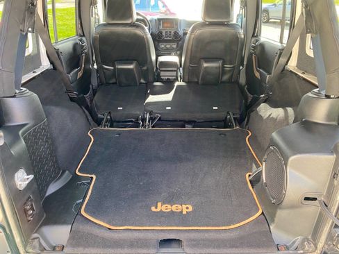 Used 2014 Jeep Wrangler Unlimited Sahara image 22