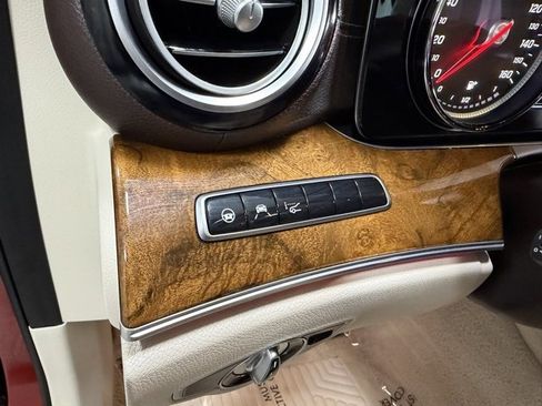 Used 2018 Mercedes-Benz E 400 4MATIC Sedan w/ Premium 3 Package (Q03) image 19