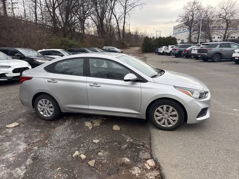 Used 2019 Hyundai Accent SE image 11