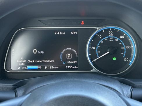 Used 2025 Nissan Leaf S image 26