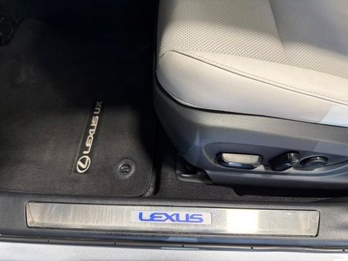 Used 2024 Lexus UX 250h FWD w/ Premium Package image 10