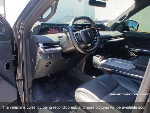 Used 2025 Lincoln Navigator L Reserve w/ Jet Appearance Package AWD/4WD image 11