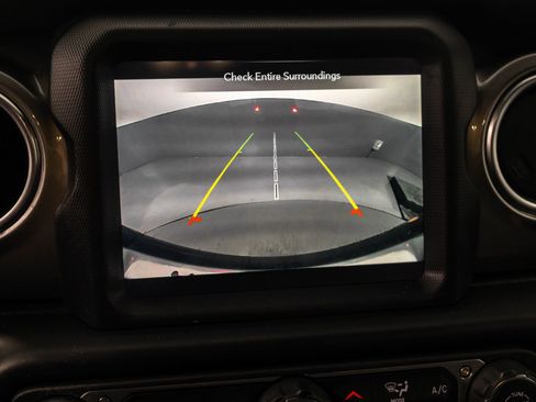 Used 2020 Jeep Wrangler Unlimited Sahara w/ Uconnect 4C Nav & Sound Group AWD/4WD image 27