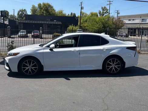 Used 2024 Toyota Camry SE FWD image 5