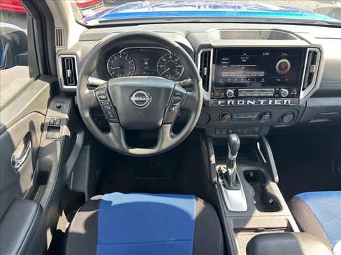 Certified 2025 Nissan Frontier SV RWD image 12