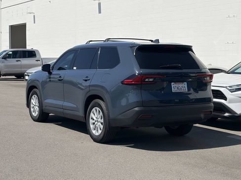 Used 2025 Toyota Grand Highlander FWD image 4