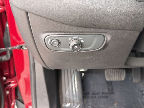 Used 2020 Chevrolet Equinox LT FWD image 19