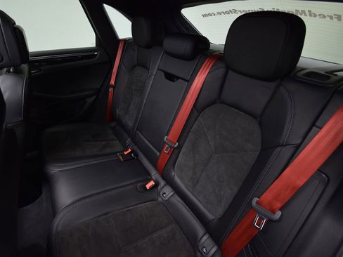 Used 2021 Porsche Macan image 25