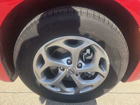 Used 2024 Chrysler Pacifica Limited w/ Uconnect Theater Family Group image 56