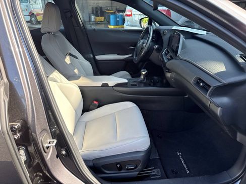 Used 2024 Lexus UX 250h FWD image 13