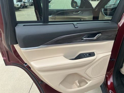 Certified 2024 Jeep Grand Cherokee Limited w/ Luxury Tech Group II image 21