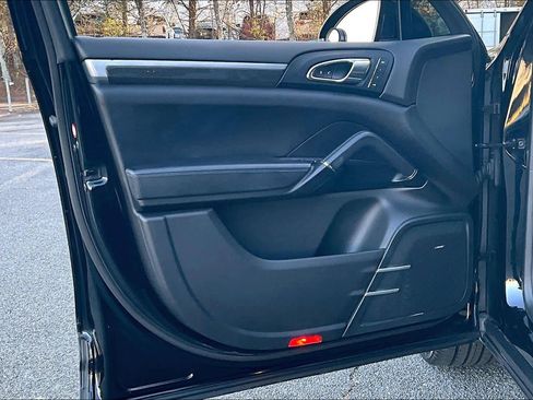 Used 2017 Porsche Cayenne Platinum Edition w/ Premium Package (PJV) image 22