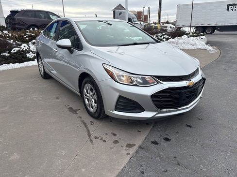 Used 2019 Chevrolet Cruze LS image 3