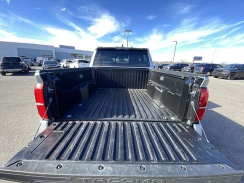 Used 2024 Toyota Tacoma 4x4 Double Cab image 8