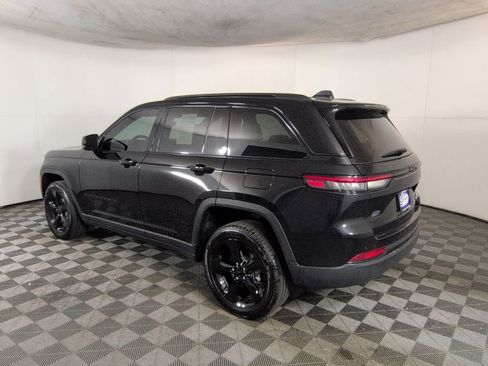 Certified 2025 Jeep Grand Cherokee Limited w/ Black Appearance Package image 8