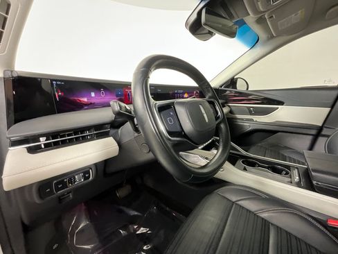 Used 2024 Lincoln Nautilus Reserve image 15