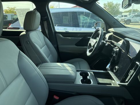 Used 2024 GMC Acadia Elevation w/ Super Cruise Package image 6