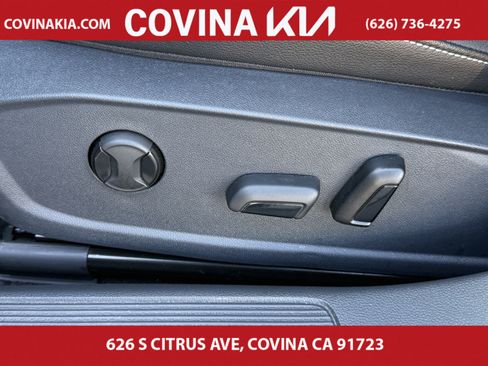 Used 2024 Volkswagen Jetta SE w/ Panoramic Sunroof Package image 15