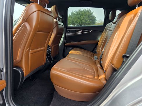 Used 2021 Lincoln Nautilus Reserve image 12