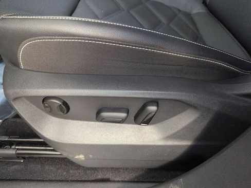 Used 2025 Volkswagen Atlas SE FWD image 14