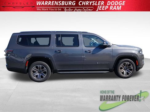 Used 2024 Jeep Wagoneer L Series II w/ Flexible Seating Group AWD/4WD image 3