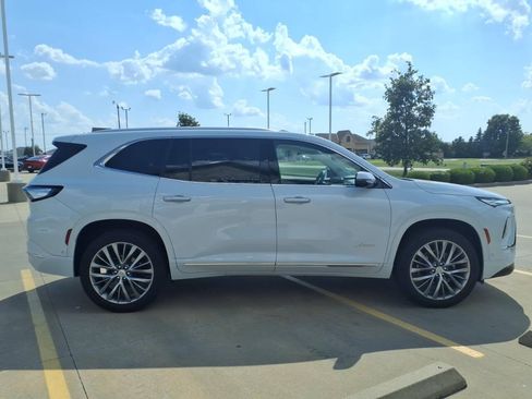 Used 2026 Buick Enclave Avenir w/ Super Cruise Package AWD/4WD image 7