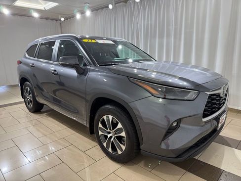 Certified 2023 Toyota Highlander XLE image 7