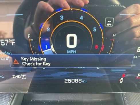 Used 2025 Chevrolet Equinox LT w/ Convenience Package II image 9