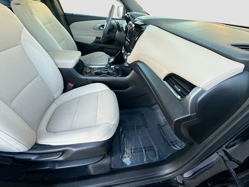 Used 2023 Chevrolet Traverse LS image 14