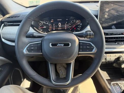 Used 2024 Jeep Compass Latitude AWD/4WD image 10