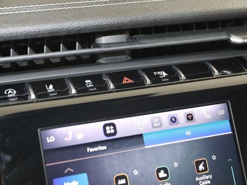 Used 2022 Jeep Grand Cherokee Limited image 33