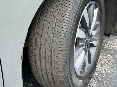 Used 2022 Chrysler Pacifica Touring-L FWD image 11