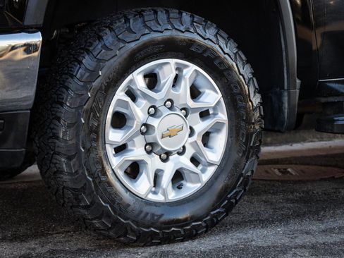 Used 2021 Chevrolet Silverado 3500 LTZ w/ LTZ Convenience Package AWD/4WD image 11