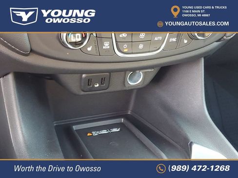 Used 2023 Chevrolet Traverse LT FWD image 18
